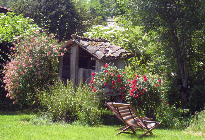 jardin accueillant et calme à la Batisse Belhomme, chambres d'hôtes dans le Tarn